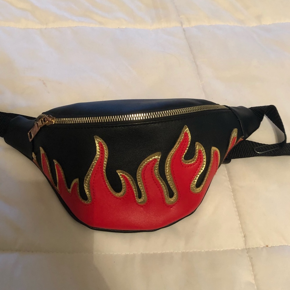 Rue 21 fanny pack